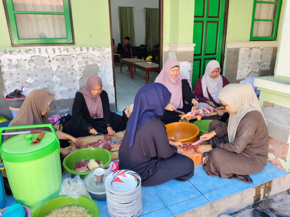 Panitia Kurban Kemenag Barsel Kompak Tangani Penyembelihan hingga Distribusi