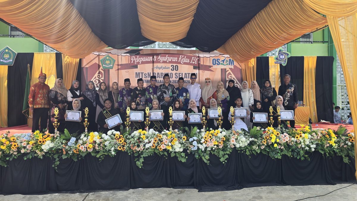 Lepas 212 Siswa MTsN Barsel, Kakankemenag Ingatkan Madrasah Hindari Pungli dan Jaga Etika Digital