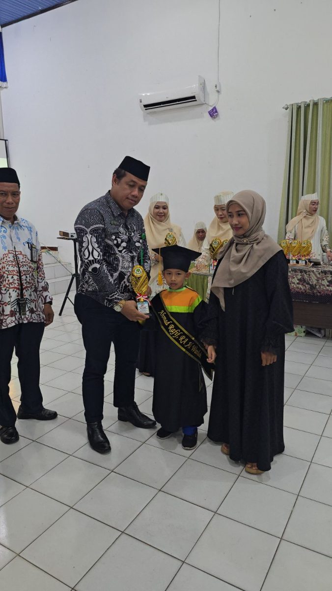 Lepas 37 Peserta Didik RA Al Wardah, Kakankemenag Bicara Soal Tantangan Generasi Mendatang