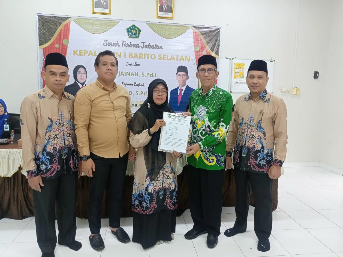 Sertijab Kepala MIN 1 Barsel, Kakankemenag Minta Guru Adaptif dan Perkuat Kolaborasi