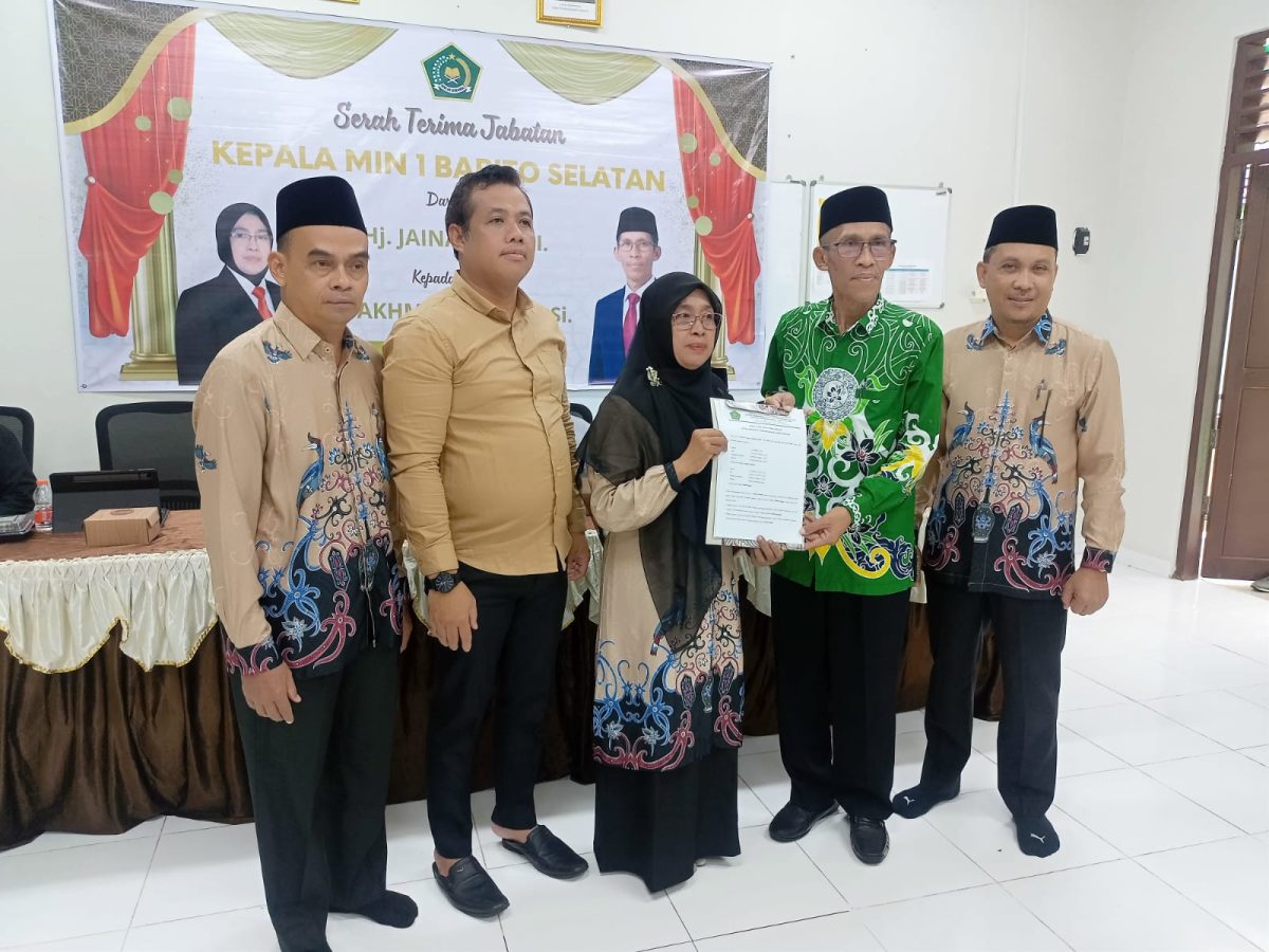 Sertijab Kepala MIN 1 Barsel, Kakankemenag Minta Guru Adaptif dan Perkuat Kolaborasi