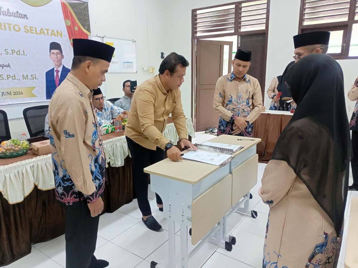 Sertijab Kepala MIN 1 Barsel, Kakankemenag Minta Guru Adaptif dan Perkuat Kolaborasi