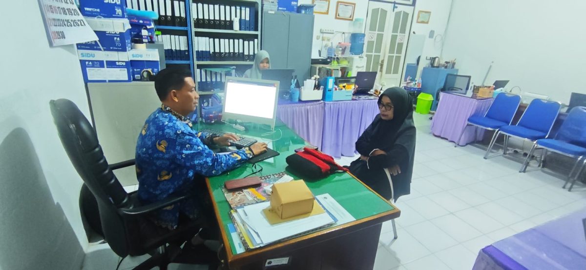 Antisipasi Kendala Pelaporan, Kepala Madrasah Konsultasikan DEV EMIS GTK ke Kasi Pendis